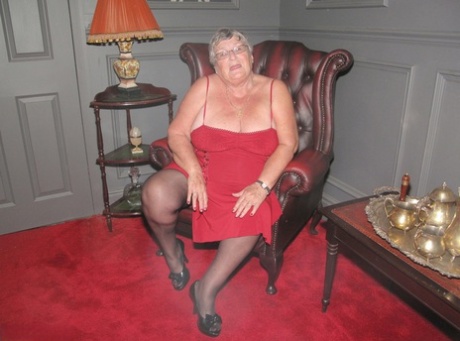 Obese grandmother Grandma Libby showcases her bald pussy in stockings