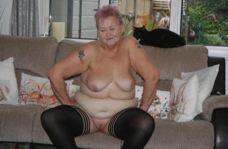 Fat nan Valgasmic Exposed sports short red hair while butt naked on a balcony