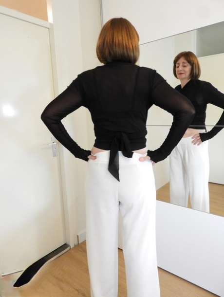 Caucasian grandmother Kat Kitty strips to her heels afore a mirror