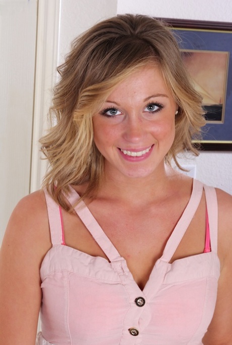 Blonde amateur teen Ashley Jones has an ideal pink vaginal hole