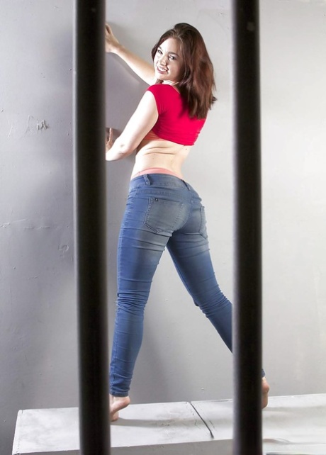 Innocent young slut Jodi Taylor is showing off her awesome booty