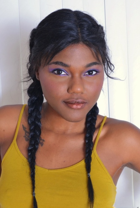 Black amateur Yara Skye strips naked to display her juicy pussy