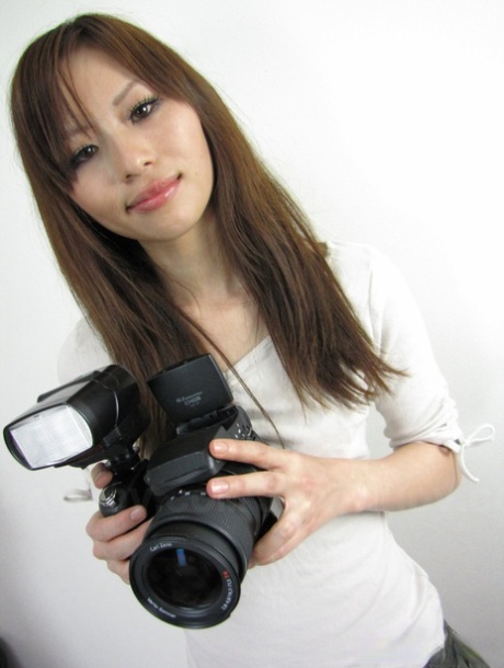 Amateur Japanese girl Shiho Goto enjoys a foursome with her mother