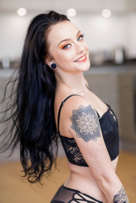 Tattooed babe Alessa Savage gets creampied while enjoying wild hardcore sex
