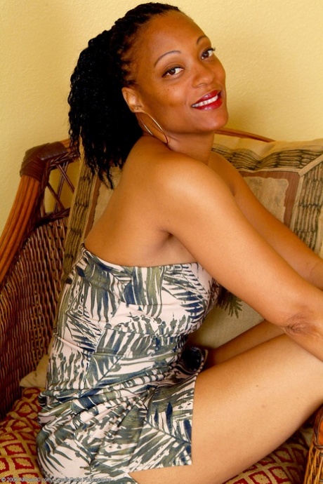 Kinky mature with dreads Pepper exposes her saggy tits and poses naked