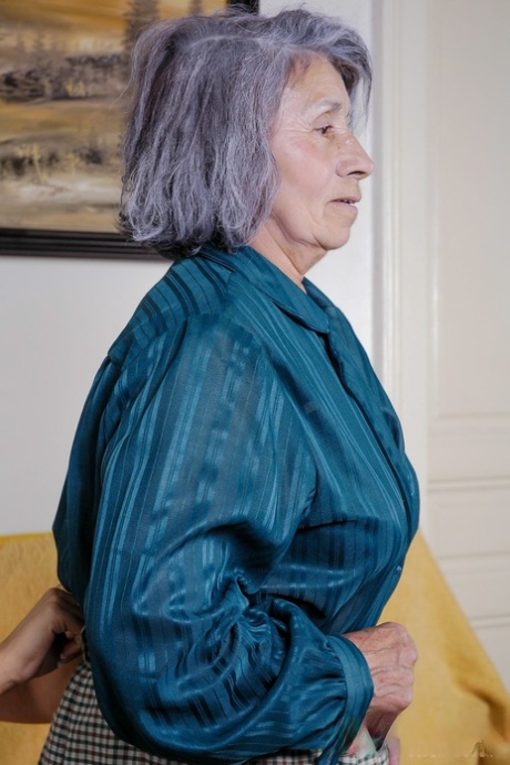 Short haired girl Kornele and horny granny Vivien cuddle before sucking a dong