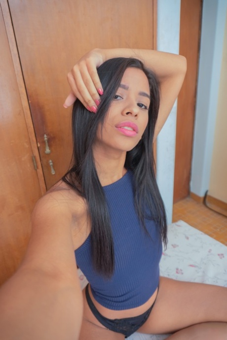 Slender Karin Torres exposes her great vagina lips while taking nude selfies