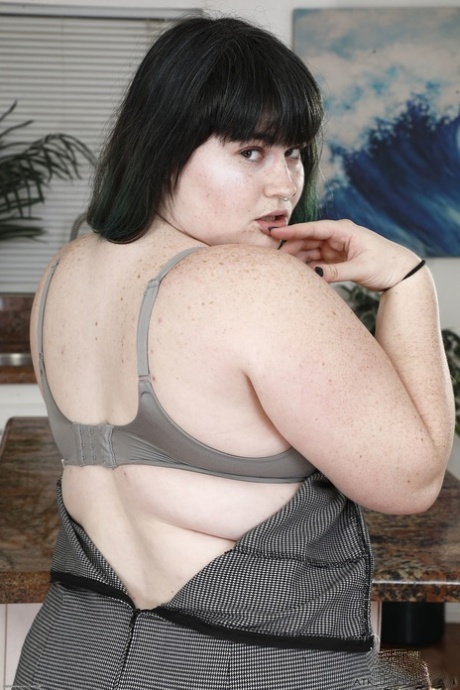 Fat amateur Cece Lachey rubs her hairy BBW pussy & pisses in a bowl