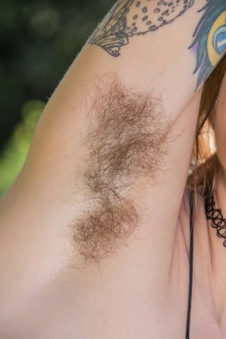 Sexy amateur teen Pearl Sage shows her hairy armpits and twat outdoors