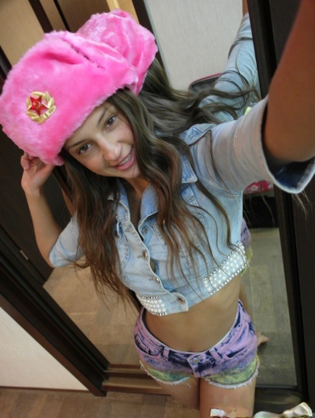 Skinny babe Melena Tara posing and fingering her beaver in a solo