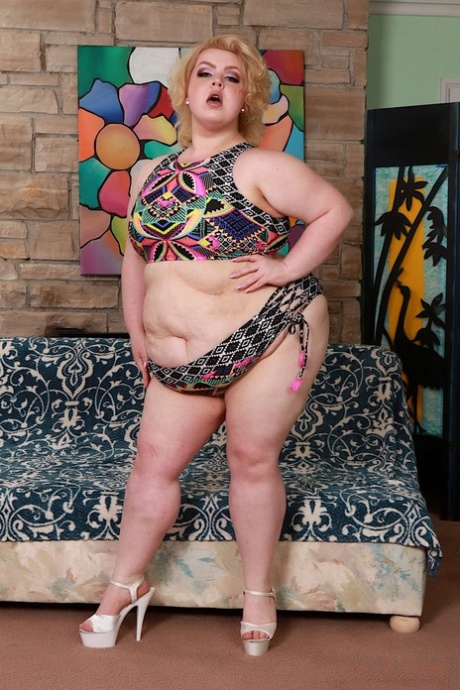 Chubby Velma Voodoo enjoys hardcore sex with a skinny guy after giving a BJ