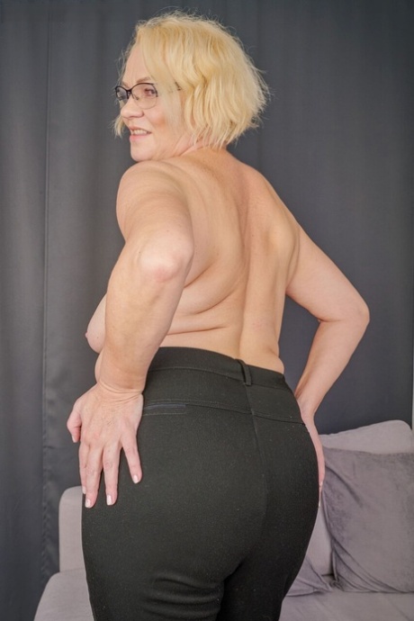 Karups Older Women performed by Rina M Nude Photos