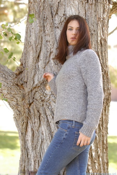 Adorable amateur Kirsten exposes her nice tits and hot ass in the park